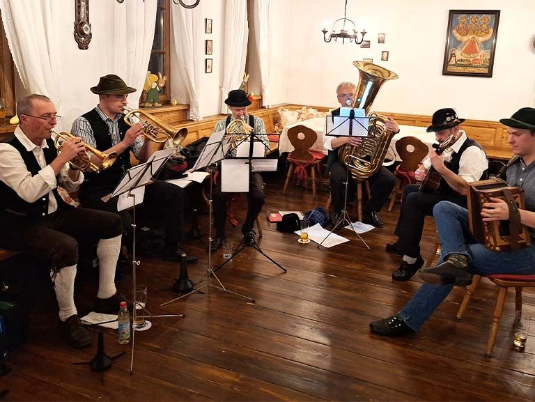The Hachinger Bach Musi at the music rehearsal in the Limmerhof Restaurant